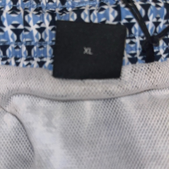 HUGO BOSS Men Vibe W/Unique Intricate Pattern Quick Dry Mesh Lining Swim Trunks - Picture 10 of 16